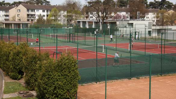 2 courts extérieurs en béton poreux